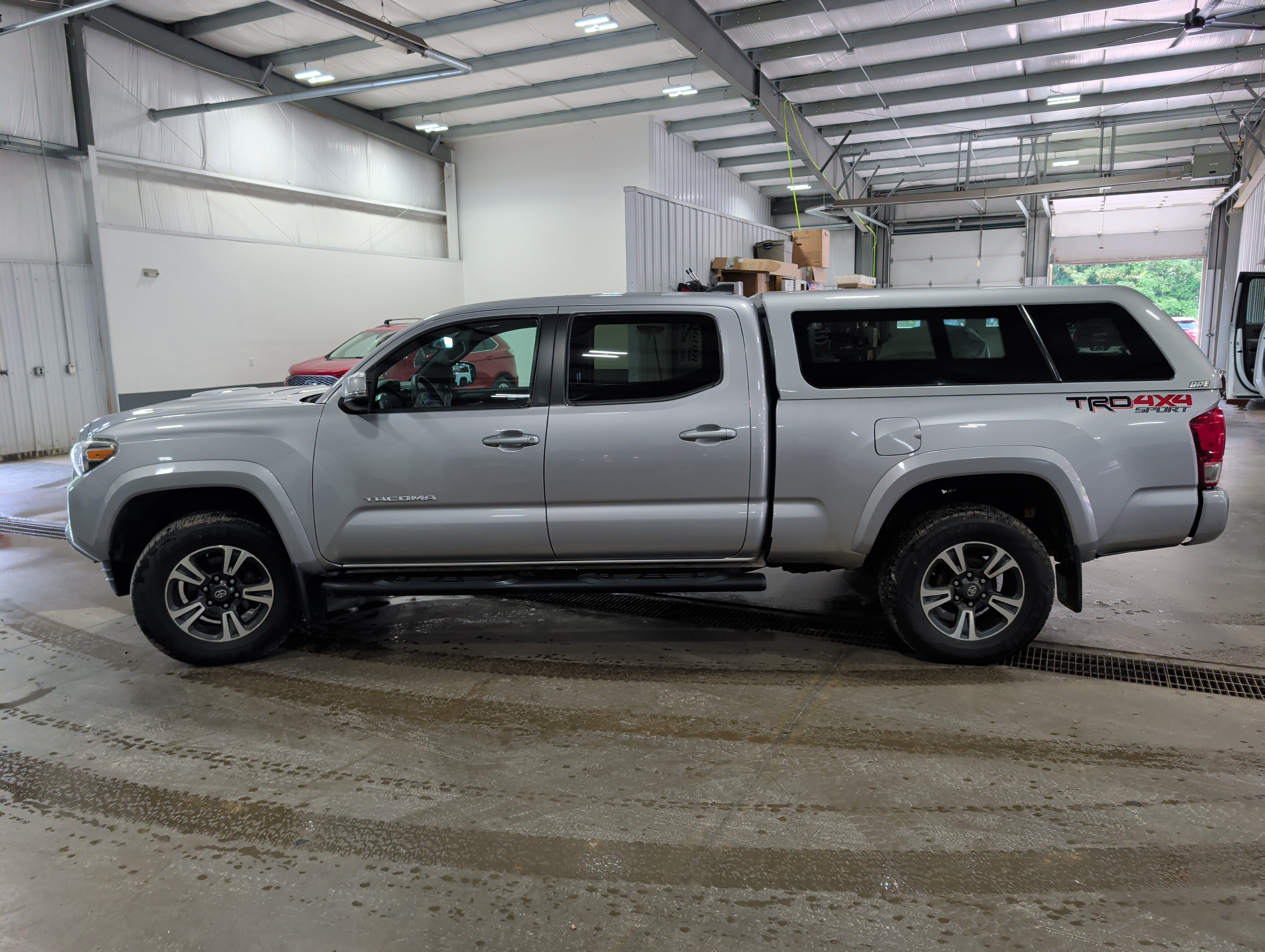 Used 2016 Toyota Tacoma TRD Sport w/ Premium & Technology Package AWD/4WD image 5