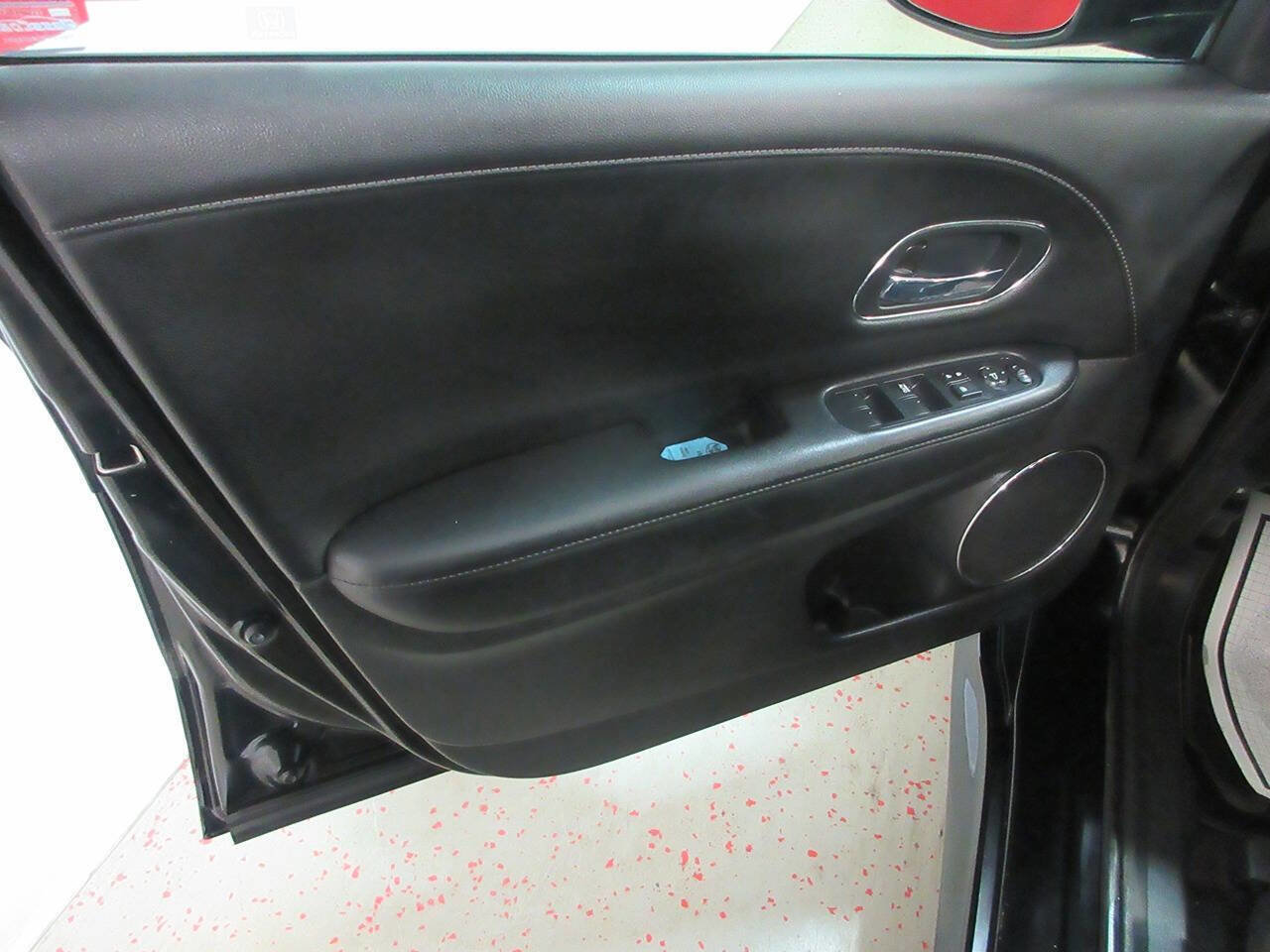 Used 2019 Honda HR-V Touring image 23