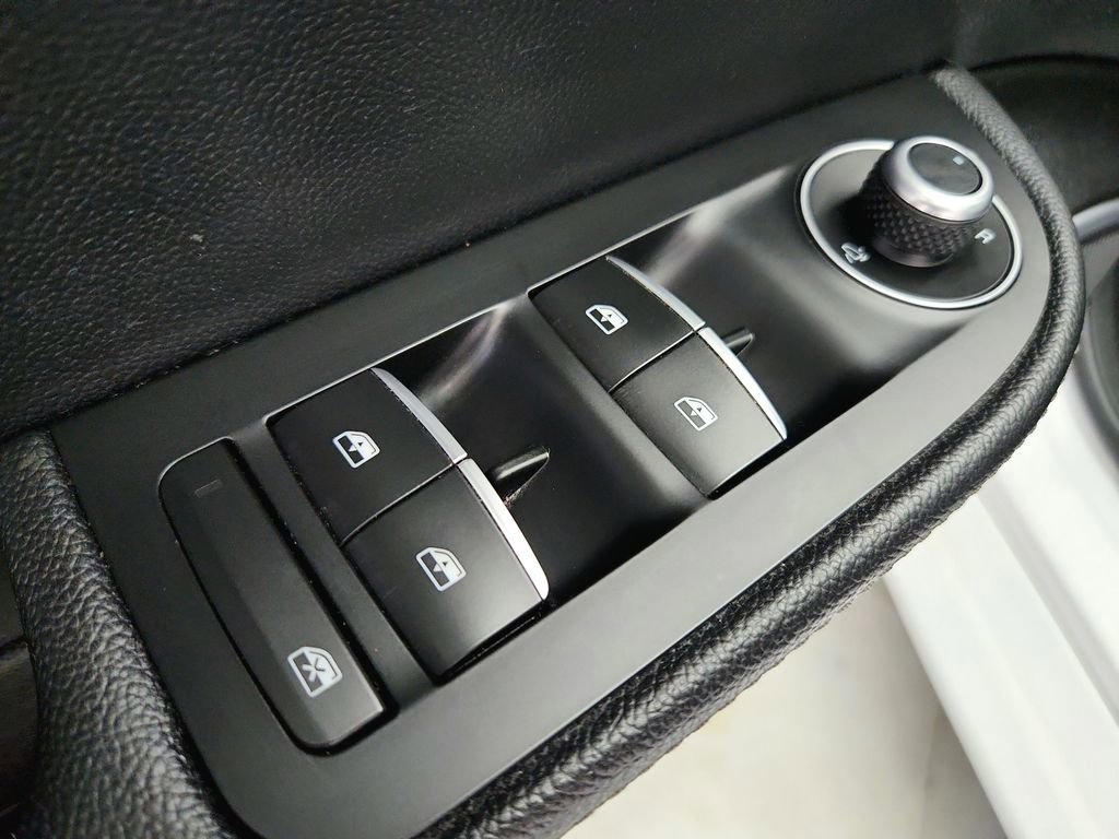 Used 2019 Alfa Romeo Giulia AWD image 20