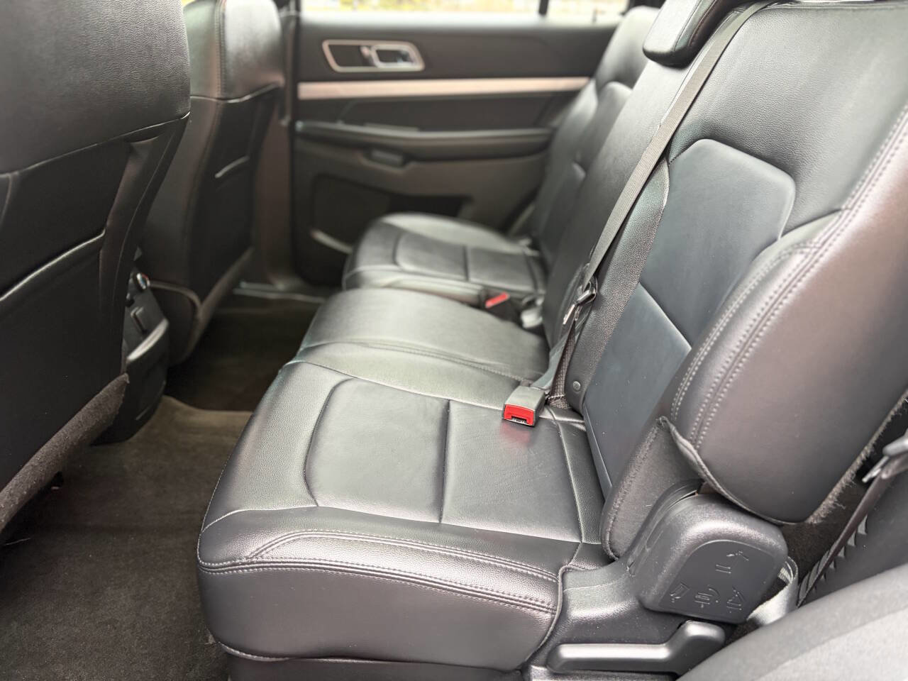 Used 2016 Ford Explorer XLT w/ Equipment Group 202A image 15