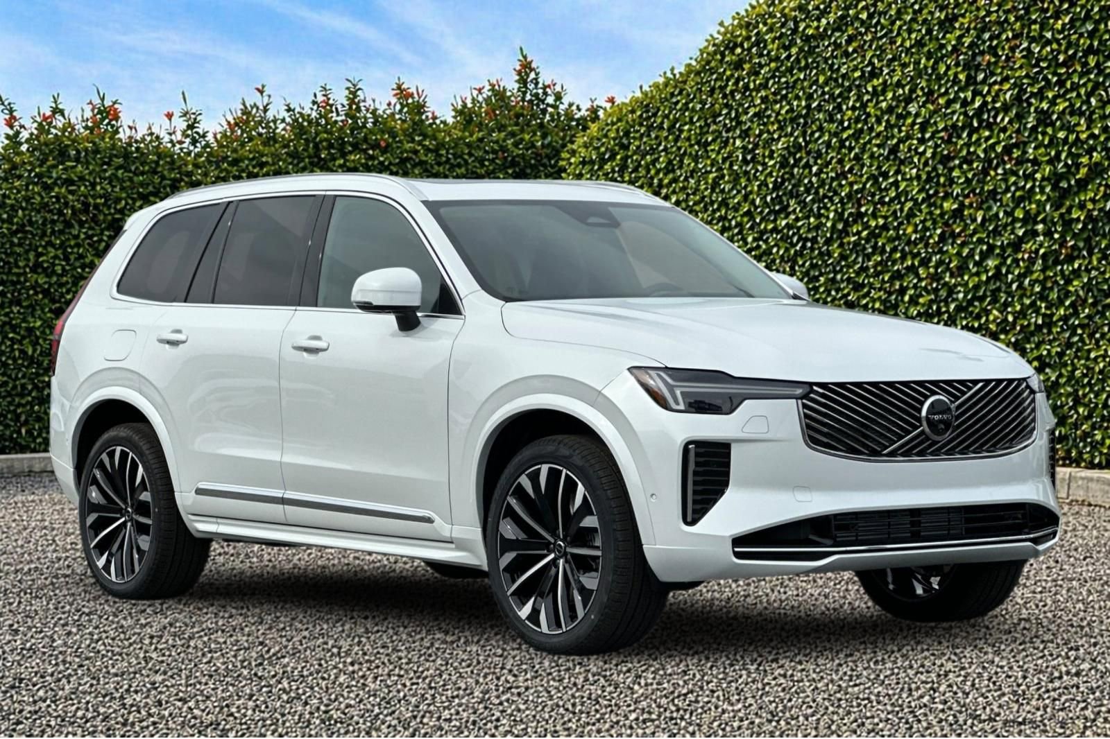 New 2025 Volvo XC90 T8 Plus w/ Protection Package Premier AWD/4WD image 8