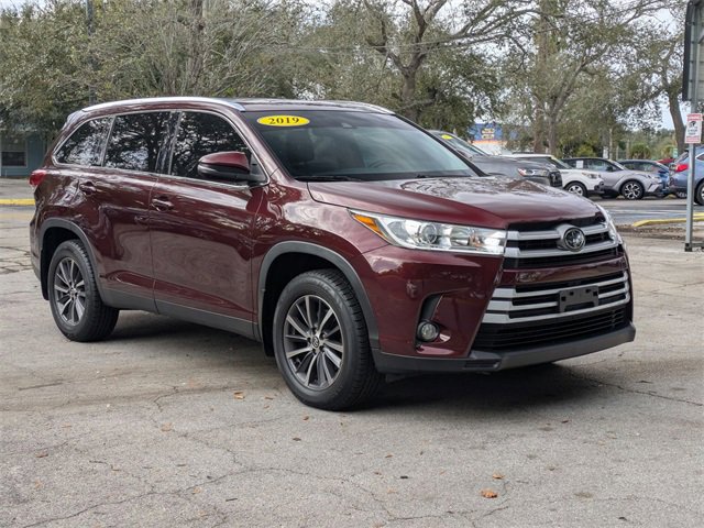 Used 2019 Toyota Highlander XLE image 3