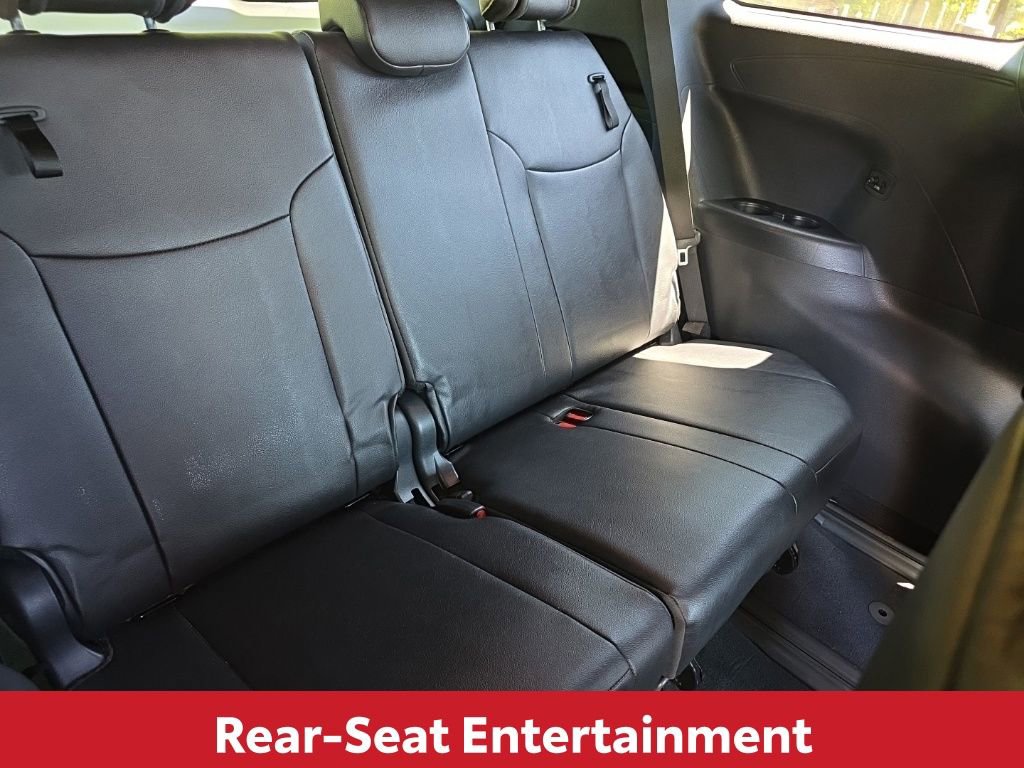 Used 2025 Toyota Sienna XLE Woodland Edition image 19