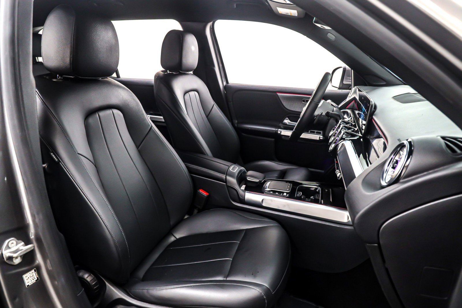 Used 2022 Mercedes-Benz GLB 250 4MATIC image 7