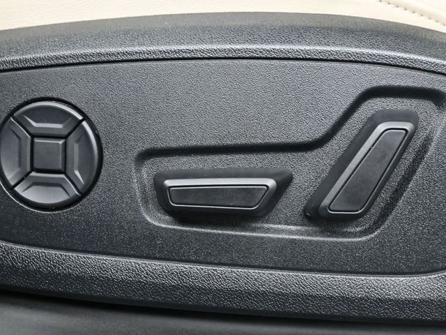 Used 2019 Audi Q3 2.0T Premium Plus w/ Premium Plus Package AWD/4WD image 12