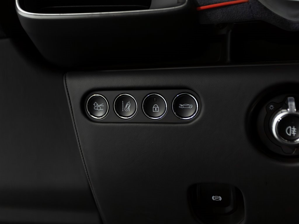 Used 2023 McLaren Artura image 20