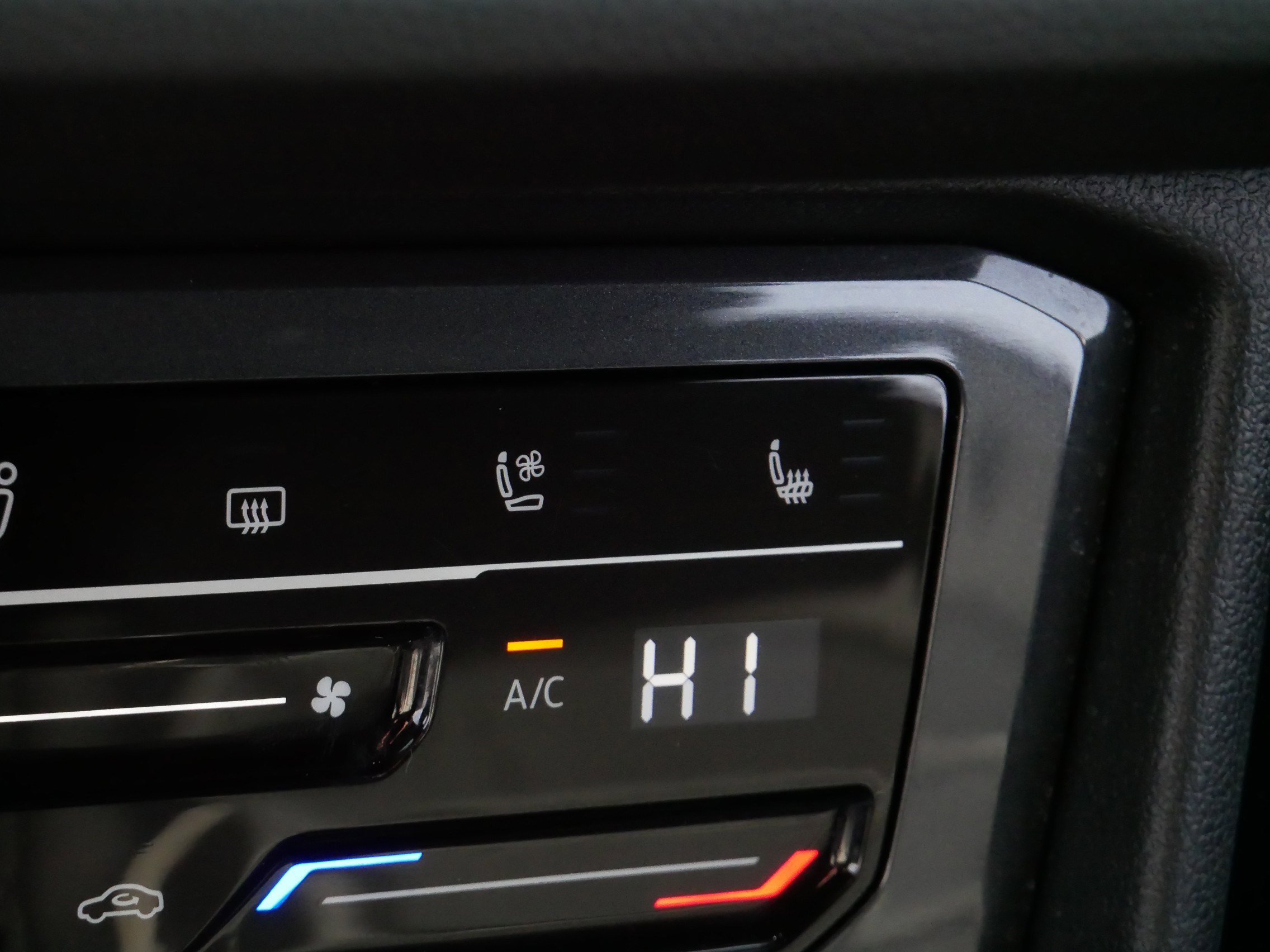 Used 2022 Volkswagen Tiguan SEL R-Line image 29