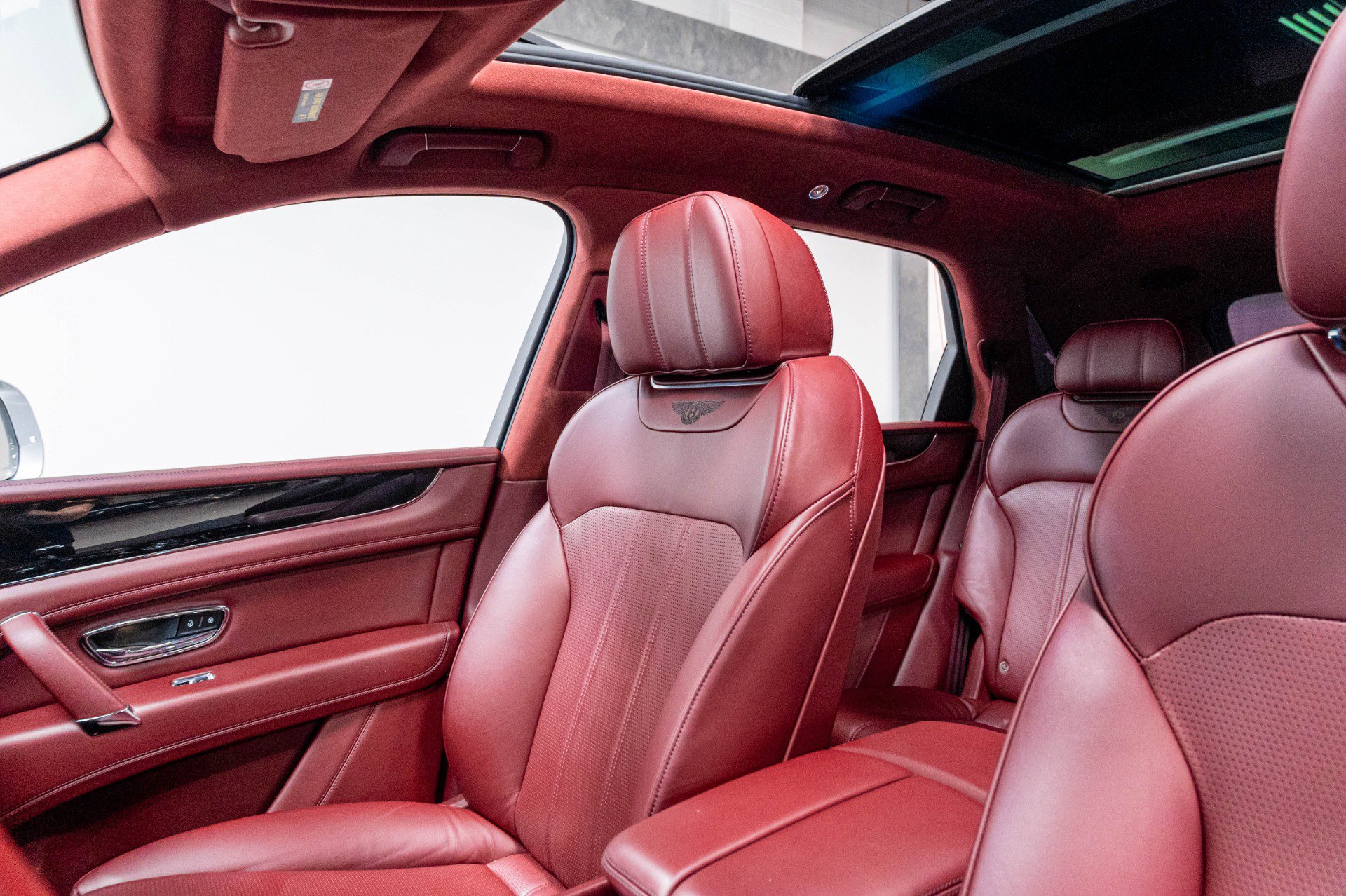 Used 2020 Bentley Bentayga AWD/4WD image 20