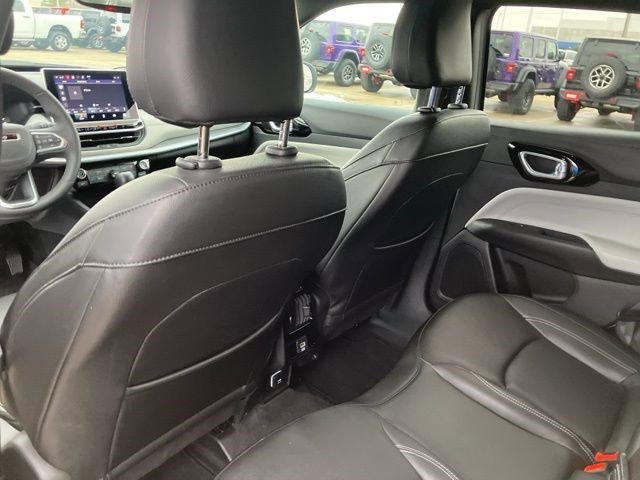 Used 2025 Jeep Compass Limited image 19