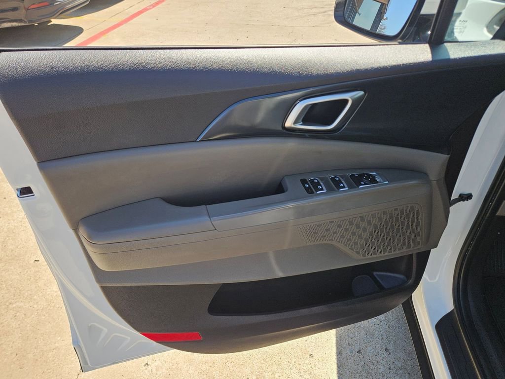 Used 2025 Kia Carnival image 14