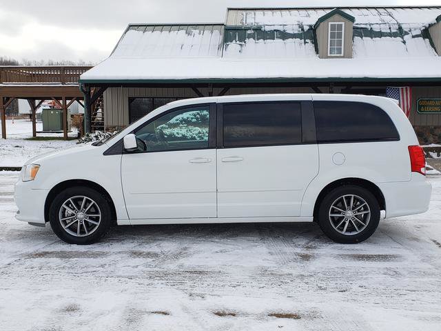 Used 2016 Dodge Grand Caravan SE image 2