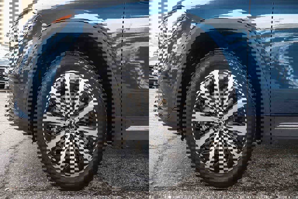 Used 2023 Mercedes-Benz GLA 250 w/ Premium Package image 11