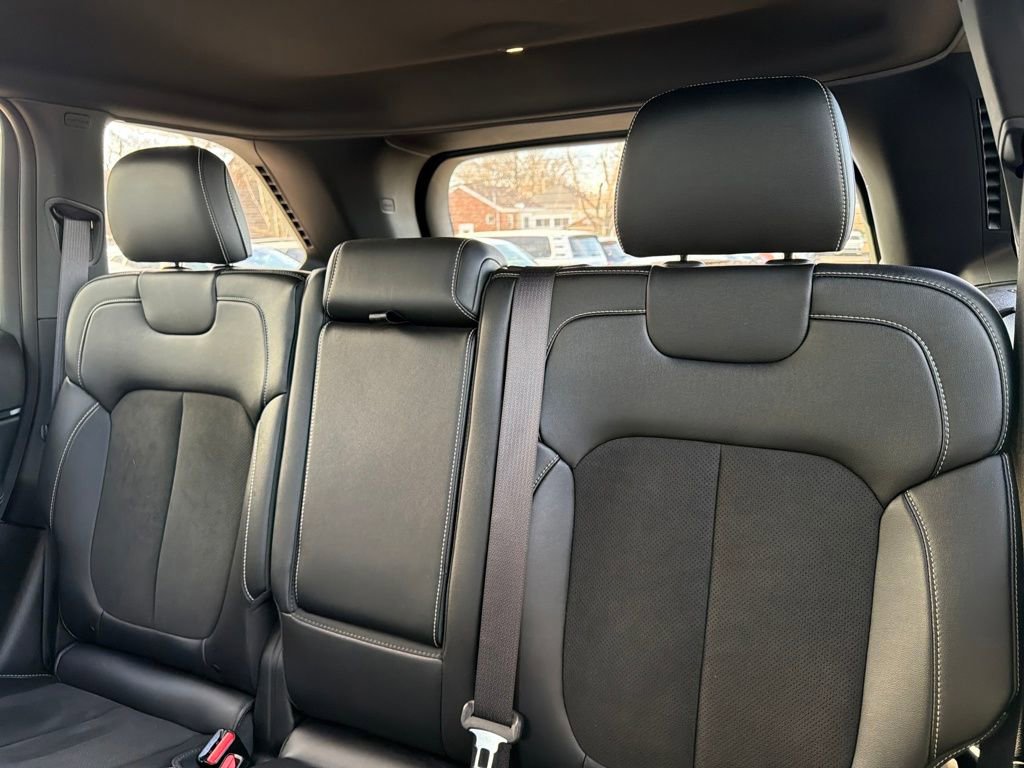 Used 2023 Jeep Grand Cherokee Altitude image 14