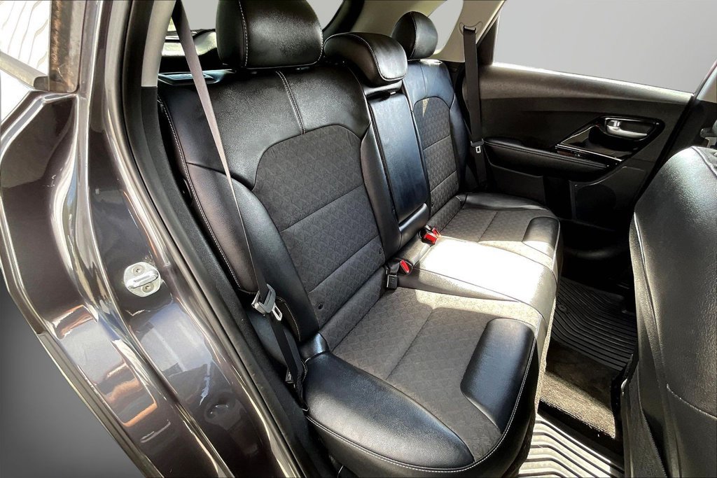 Used 2020 Kia Niro EX FWD image 25