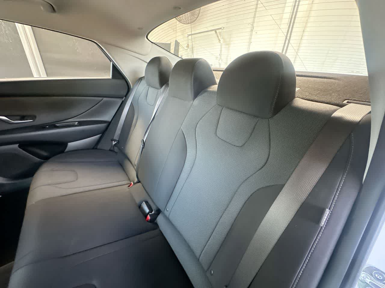 Used 2026 Hyundai Elantra SE FWD image 22