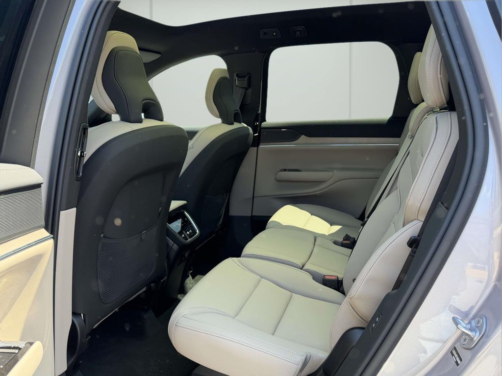 New 2026 Volvo EX90 Plus RWD image 13