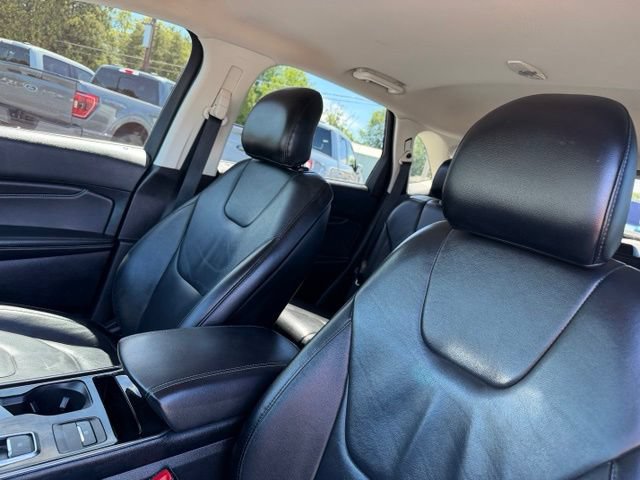 Used 2019 Ford Edge Titanium FWD image 3