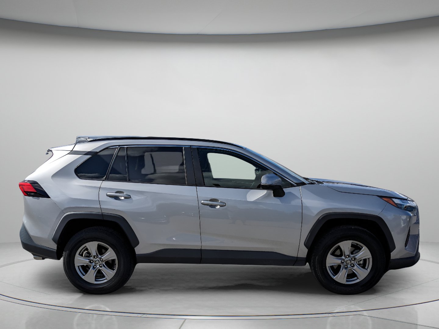 Used 2022 Toyota RAV4 XLE FWD image 9