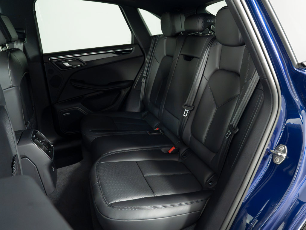 Certified 2026 Porsche Macan S AWD/4WD image 44