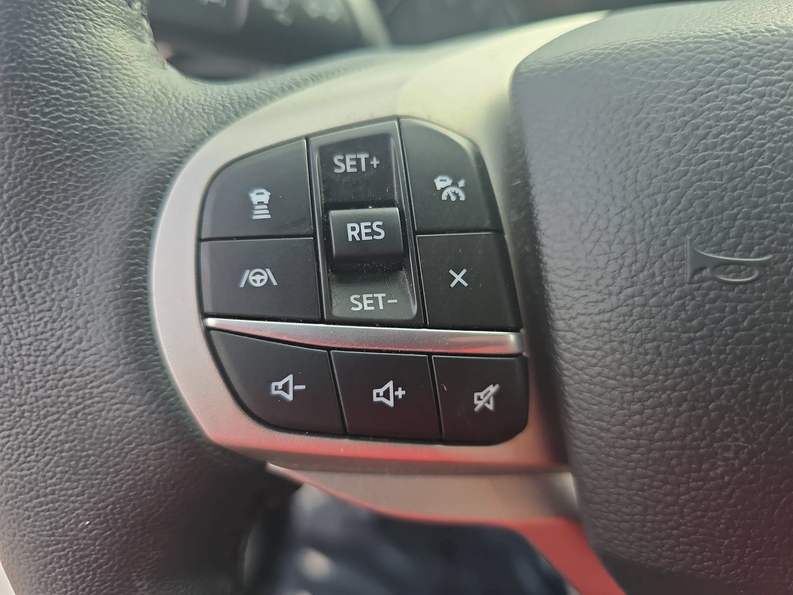 Used 2022 Ford Explorer Limited w/ Equipment Group 301A AWD/4WD image 16