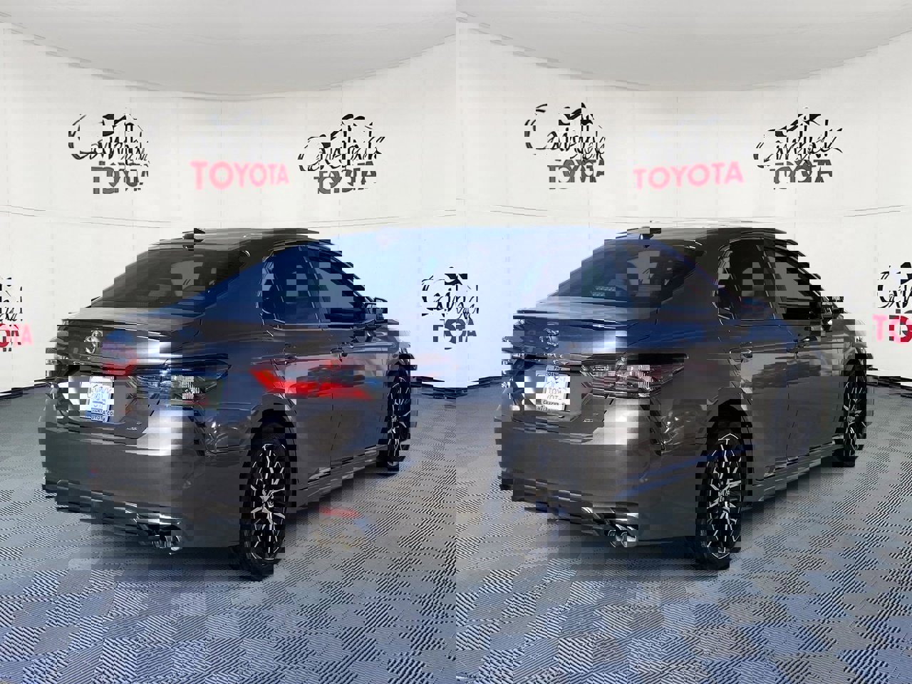 Used 2021 Toyota Camry SE w/ Carpet Mat Package (TMS) image 8