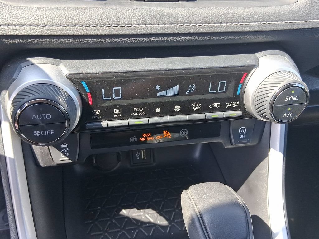 Used 2025 Toyota RAV4 XLE AWD/4WD image 14