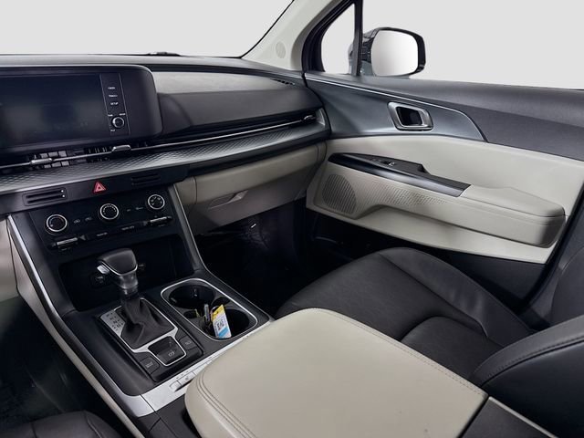 Used 2023 Kia Carnival LX FWD image 22