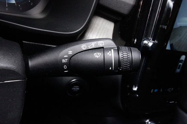 Certified 2025 Volvo XC40 B5 Core w/ Climate Package AWD/4WD image 22