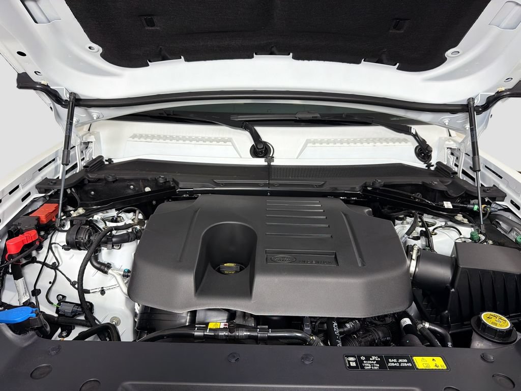 New 2026 Land Rover Defender 130 X-Dynamic SE AWD/4WD image 32
