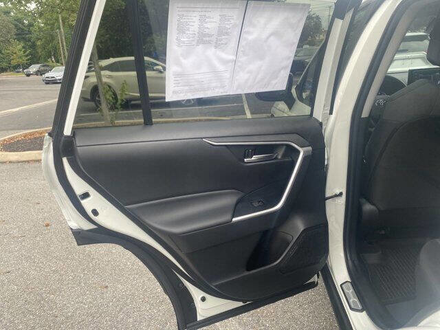 Used 2022 Toyota RAV4 XLE image 11