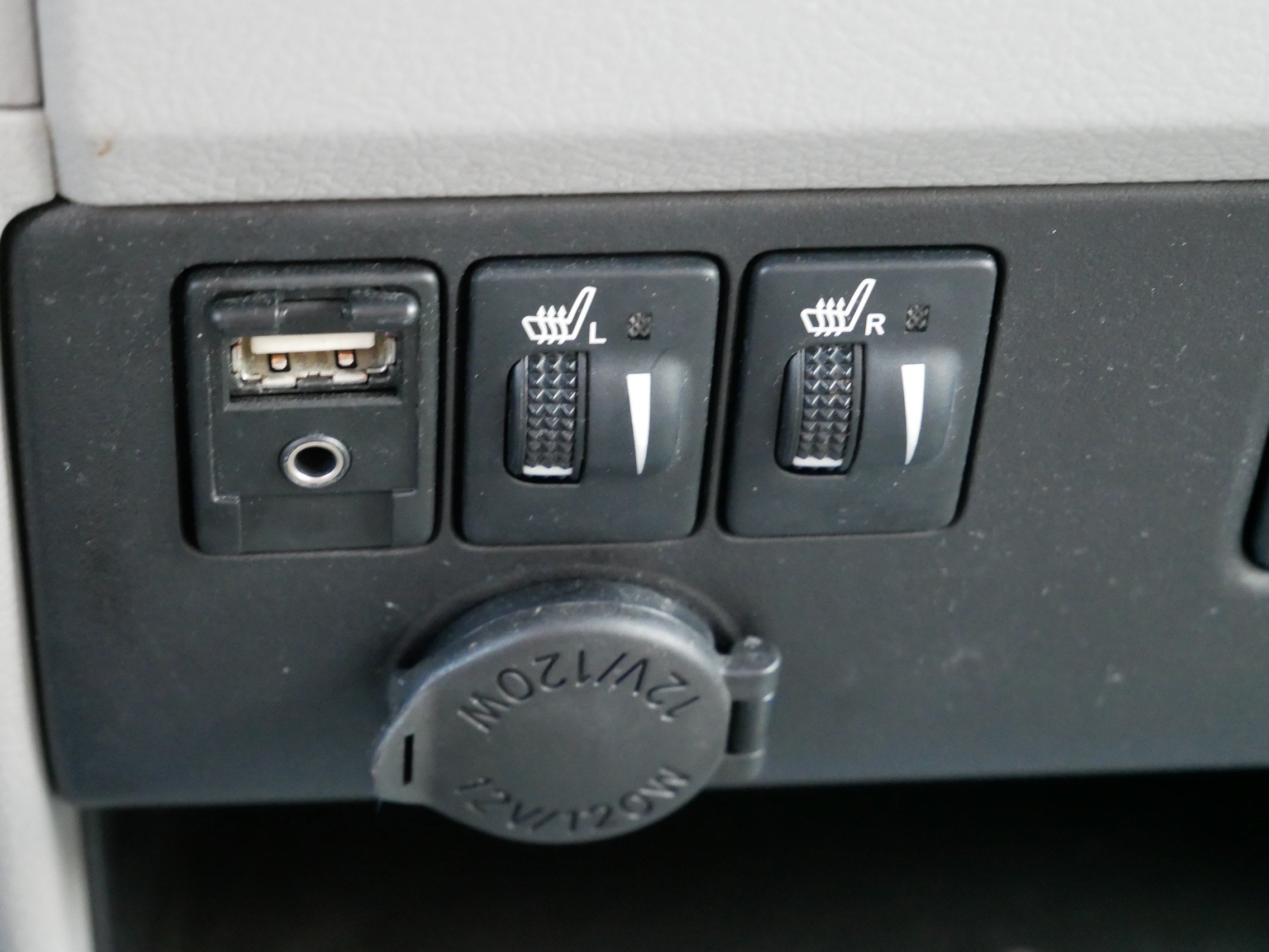 Used 2015 Toyota Sienna XLE w/ XLE Navigation Package FWD image 28