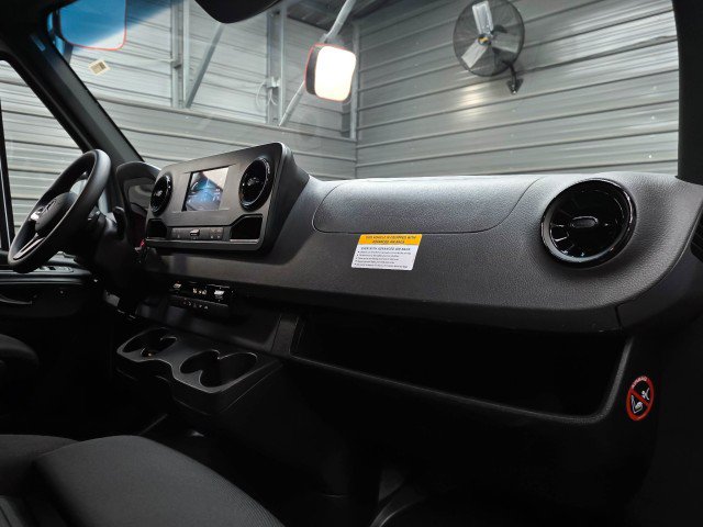 Used 2024 Mercedes-Benz Sprinter 2500 image 15