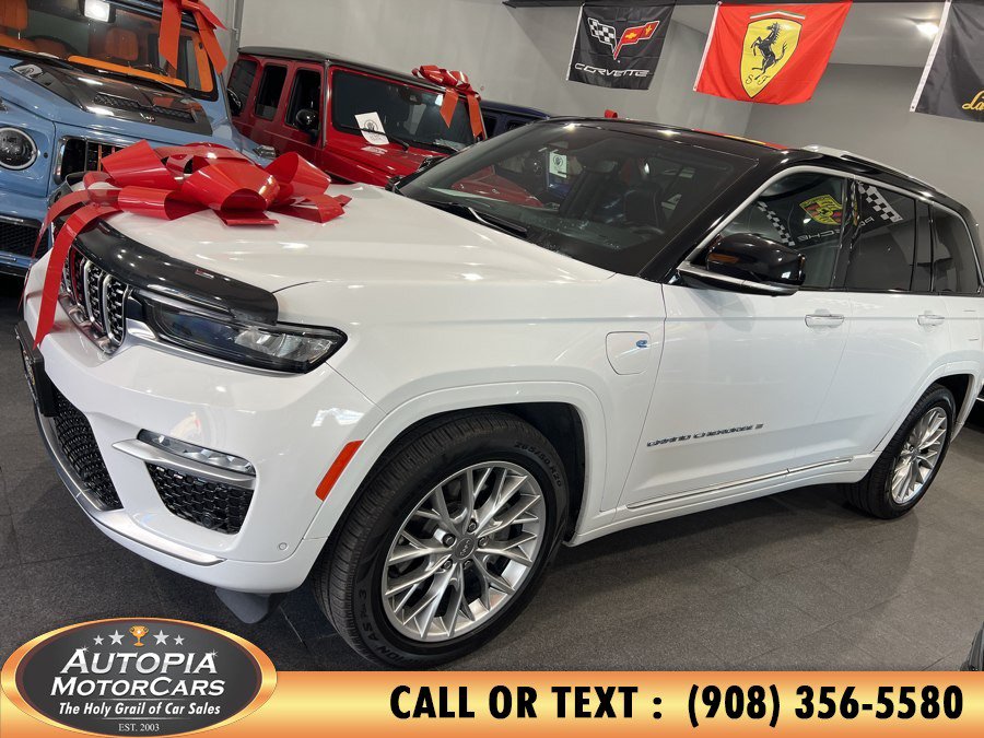 Used 2023 Jeep Grand Cherokee Summit w/ Luxury Tech Group V AWD/4WD image 2