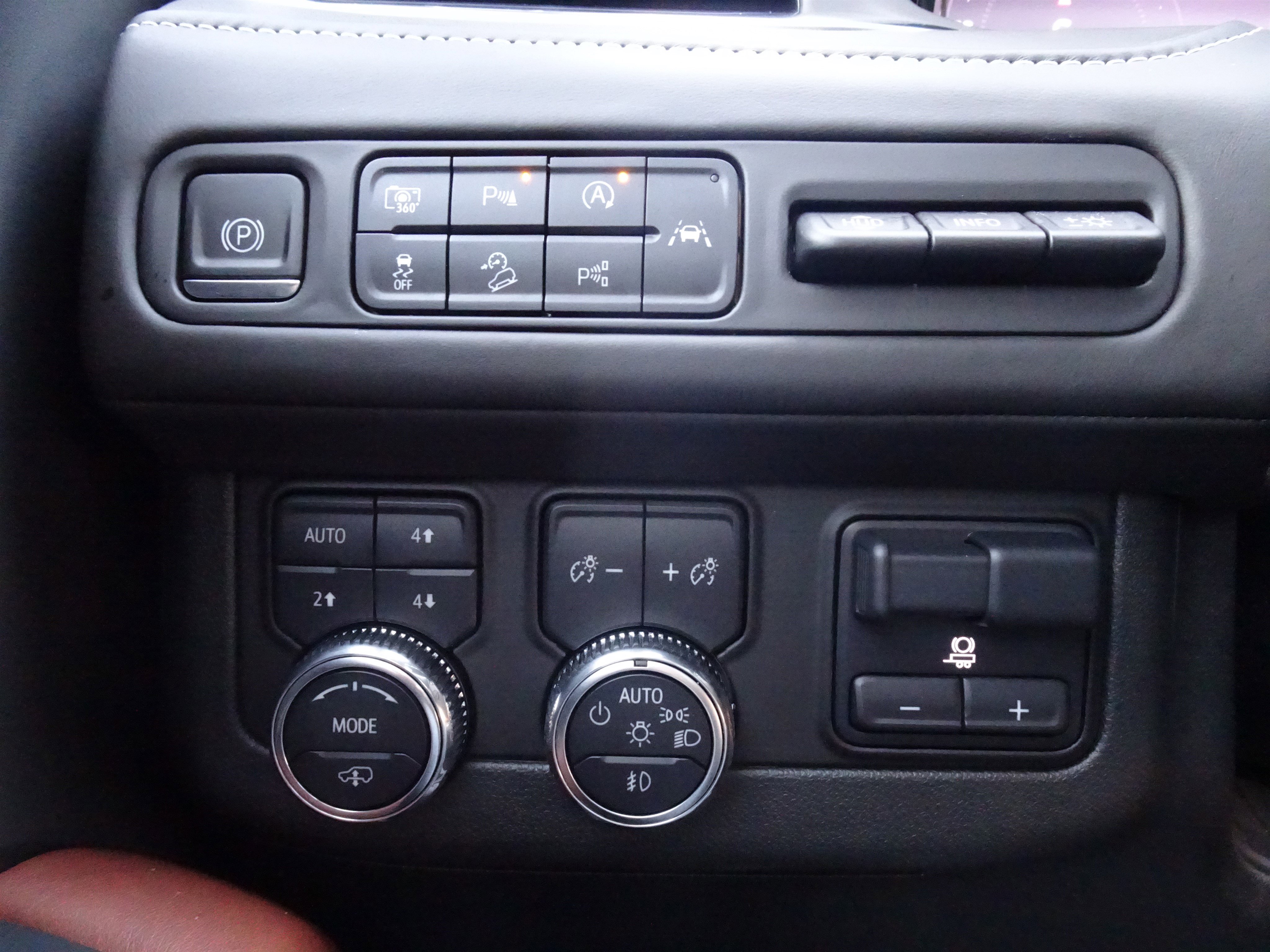 Used 2023 GMC Yukon XL Denali Ultimate image 34