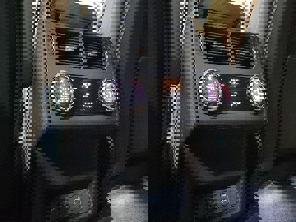 New 2026 Land Rover Discovery Limited Edition image 23