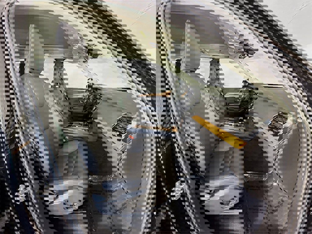 Certified 2025 Volvo XC90 B6 Plus image 30