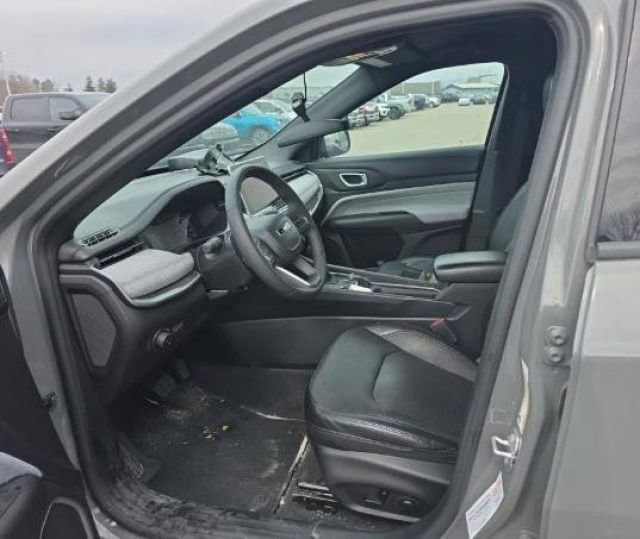 Used 2023 Jeep Compass Latitude AWD/4WD image 6