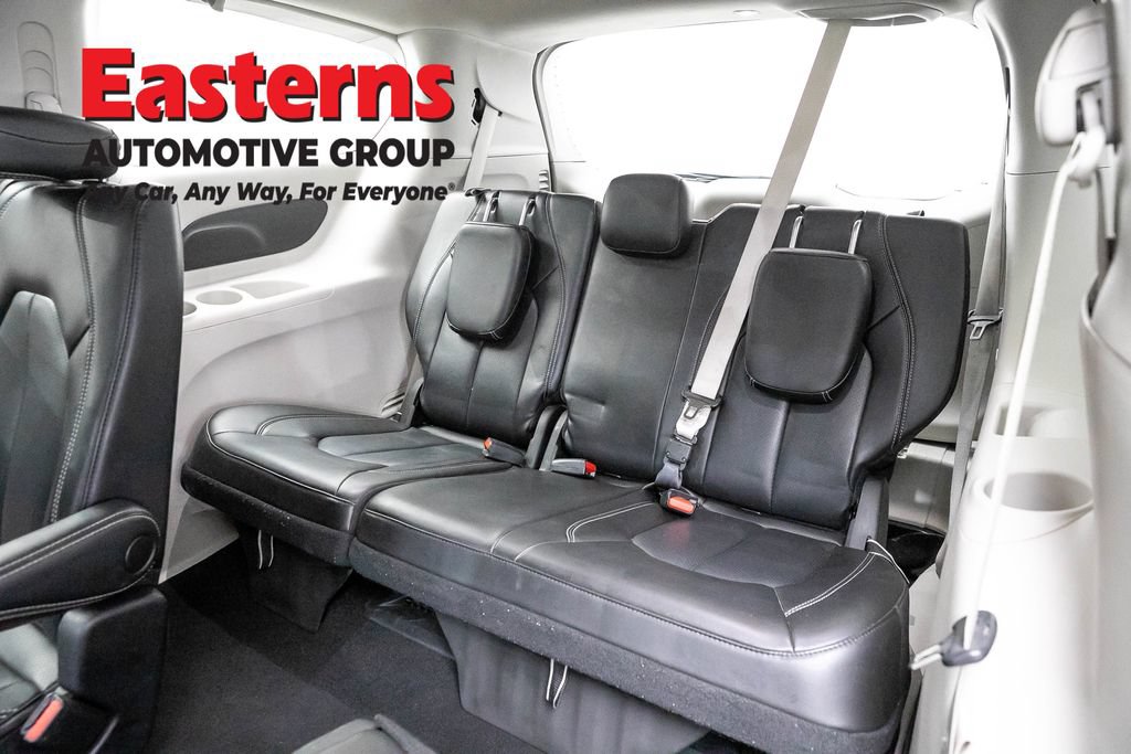 Used 2023 Chrysler Pacifica Touring-L FWD image 25