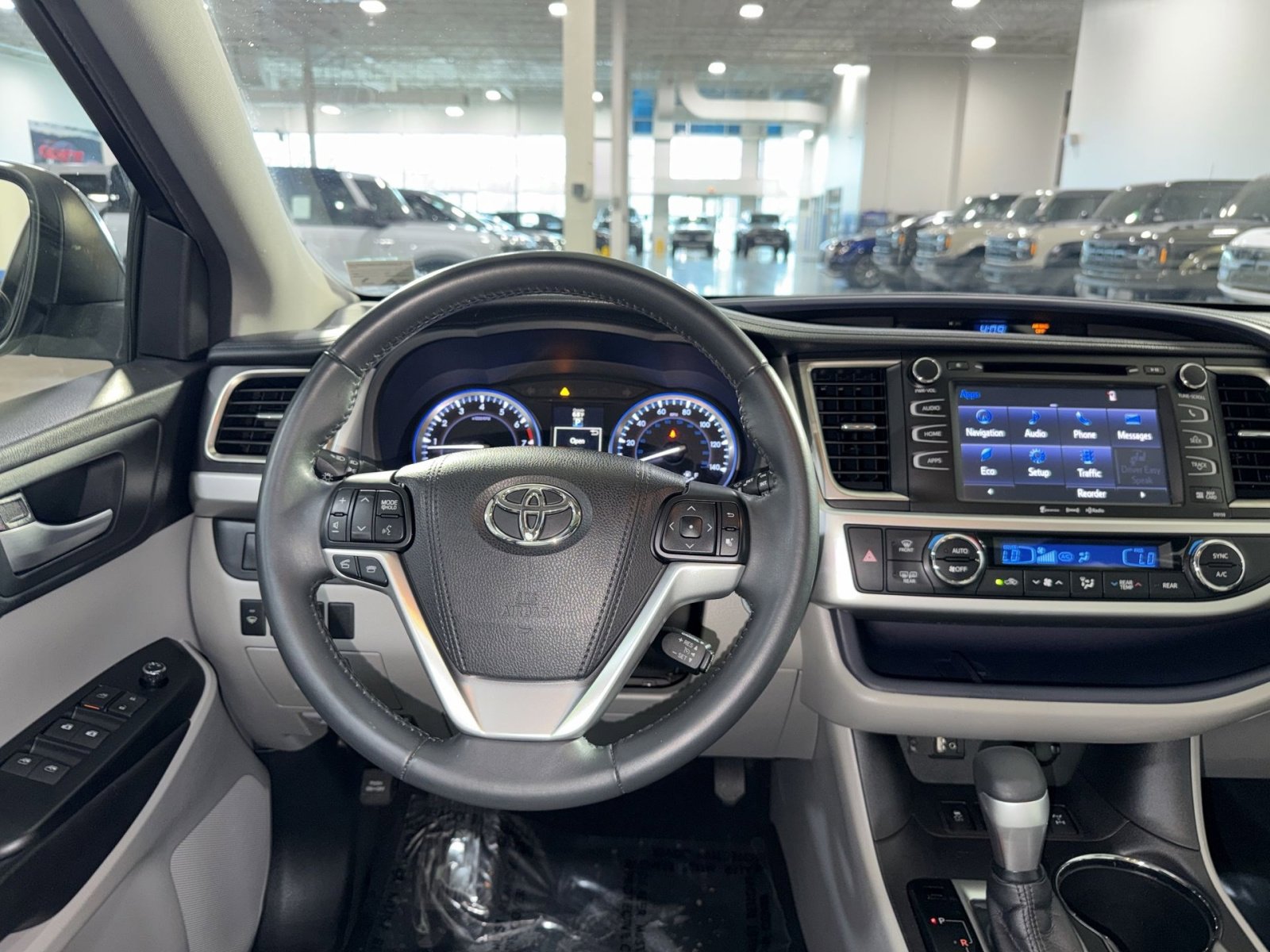 Used 2016 Toyota Highlander XLE image 25