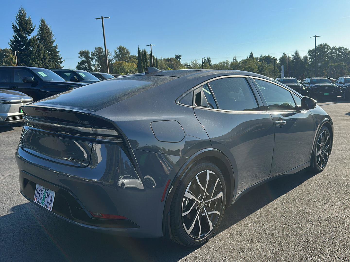 Used 2024 Toyota Prius Prime FWD image 3