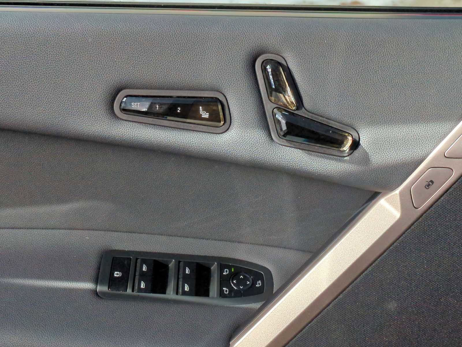 Used 2025 BMW iX xDrive50 image 17