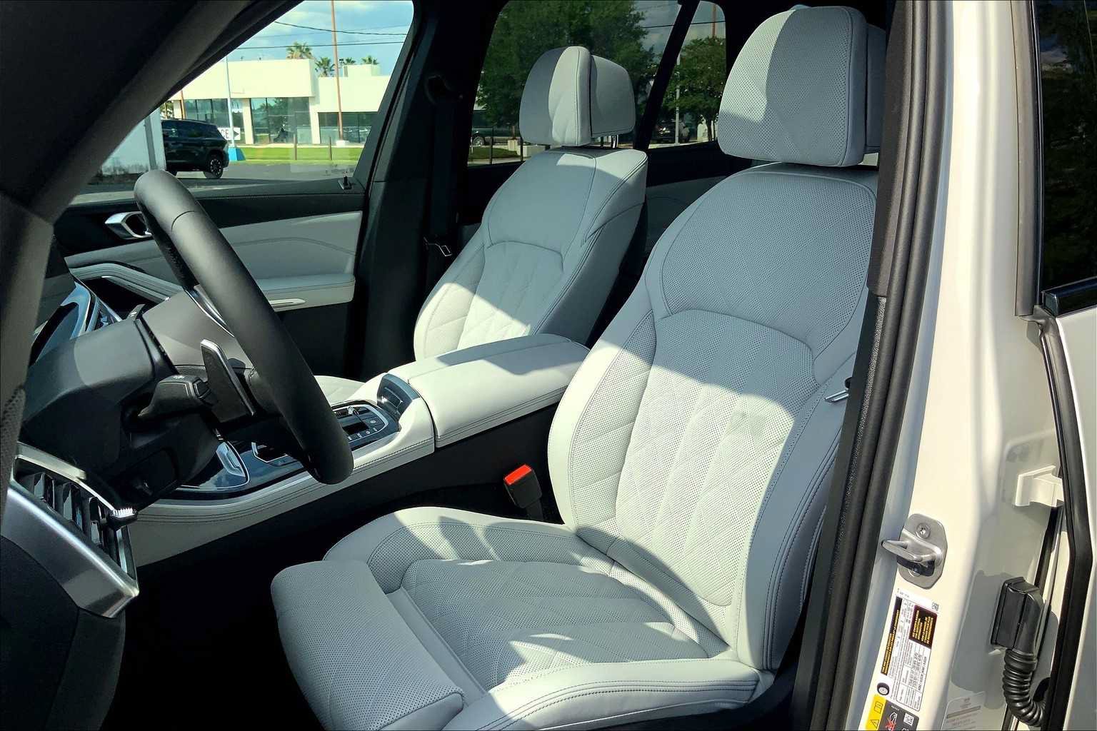 New 2026 BMW X5 xDrive50e w/ M Sport Package AWD/4WD image 9