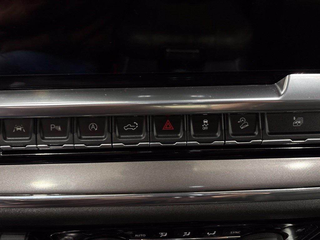 Certified 2023 Chevrolet Silverado 1500 High Country w/ Technology Package AWD/4WD image 23
