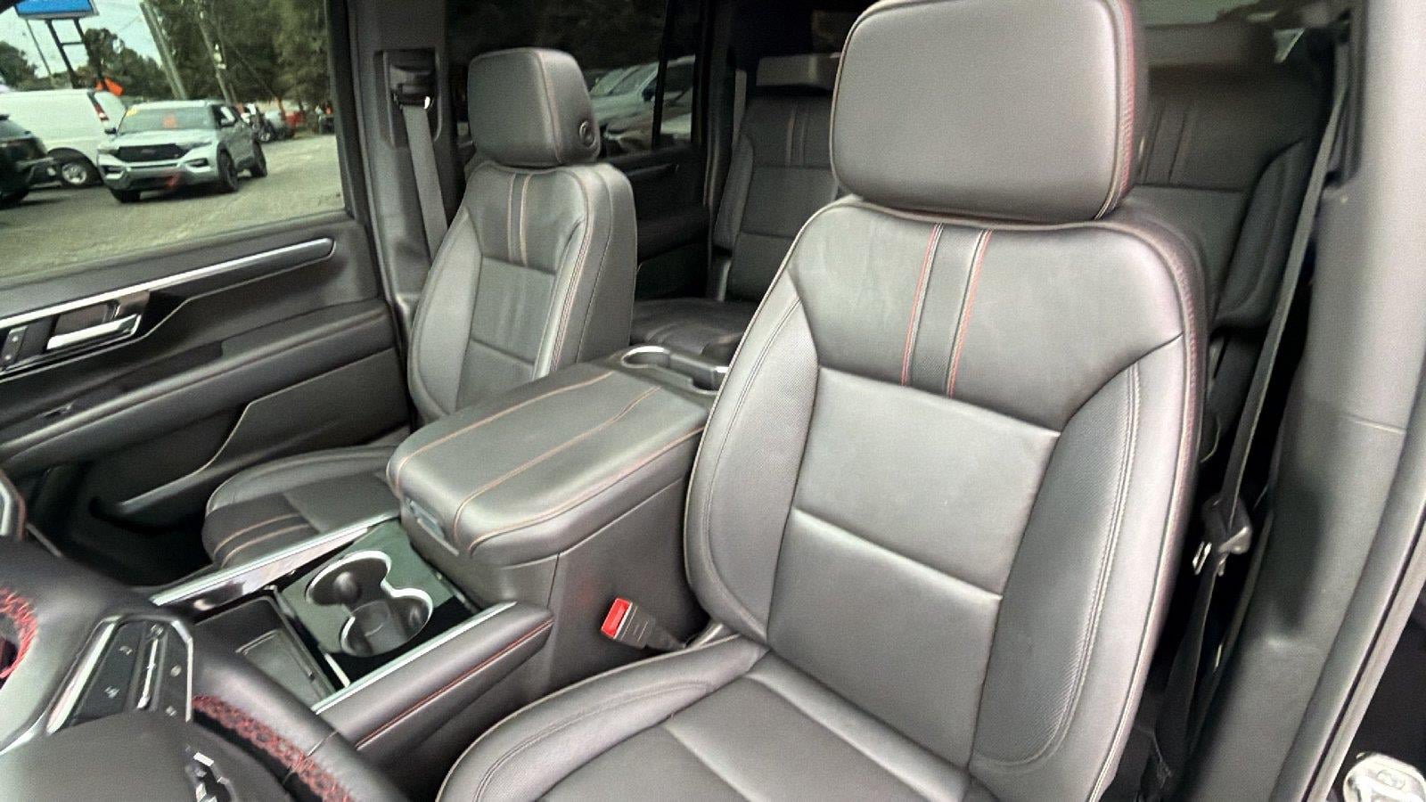 Used 2025 Chevrolet Suburban RST w/ Comfort Package RWD image 5