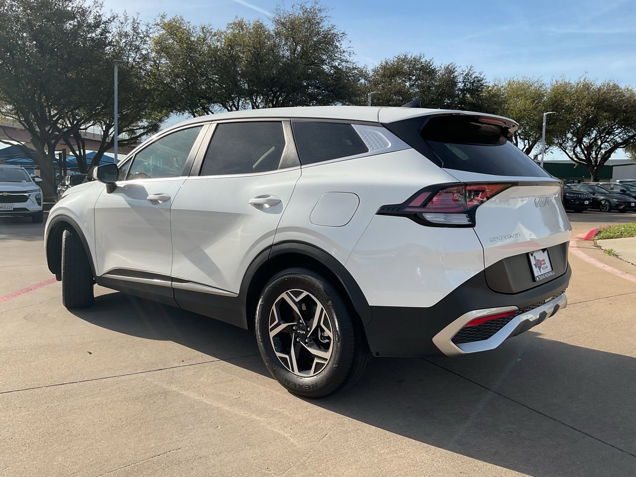 Used 2025 Kia Sportage LX image 9