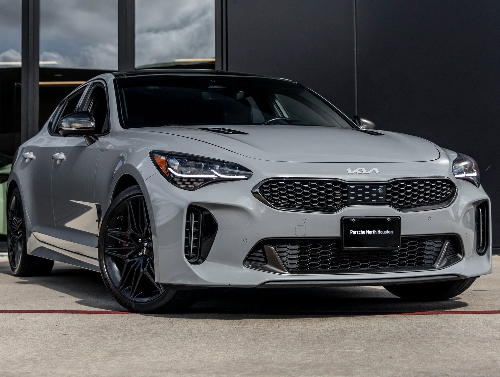 Used 2022 Kia Stinger GT2 image 2