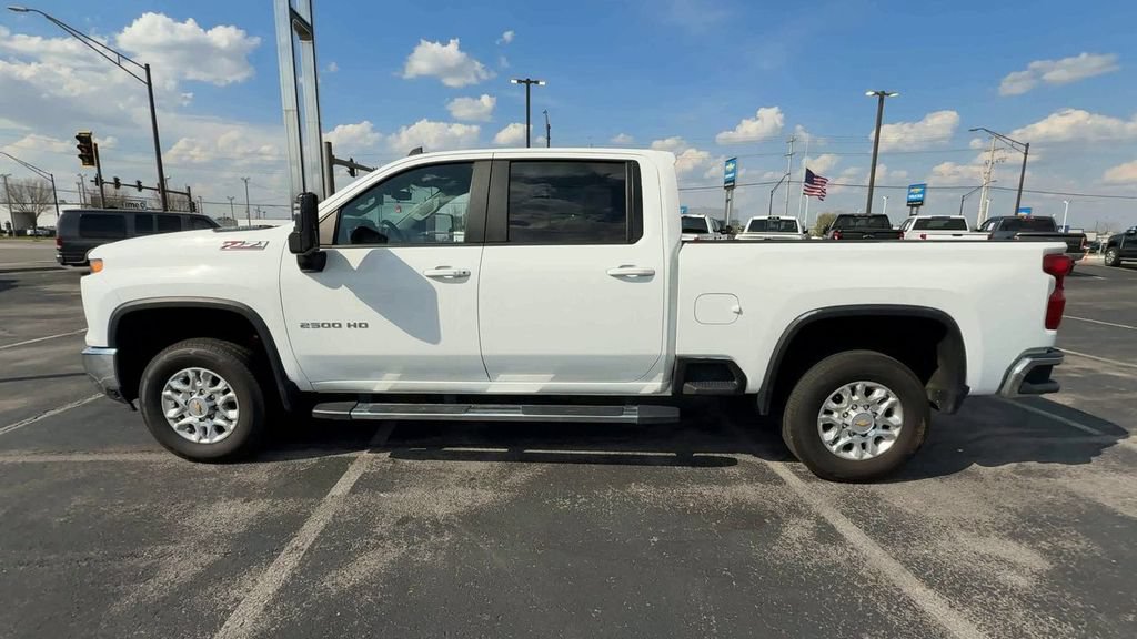 Used 2024 Chevrolet Silverado 2500 LT AWD/4WD image 5