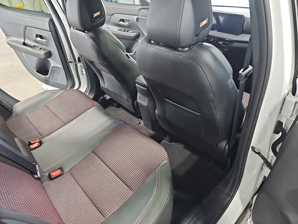 Certified 2026 Nissan Kicks SR w/ SR Premium Package AWD/4WD image 11