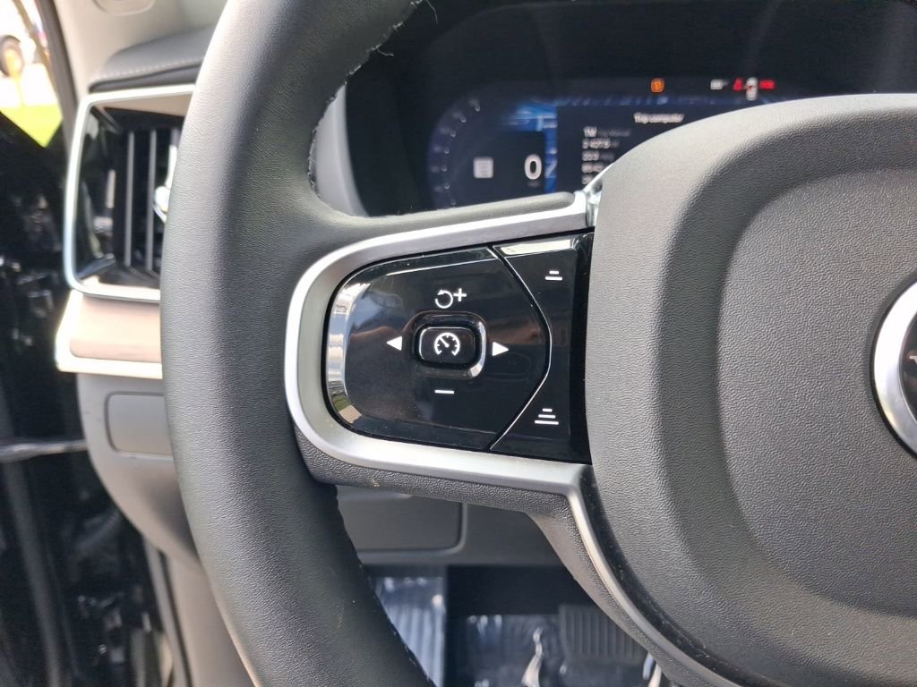 Used 2025 Volvo XC90 B5 Plus AWD/4WD image 19