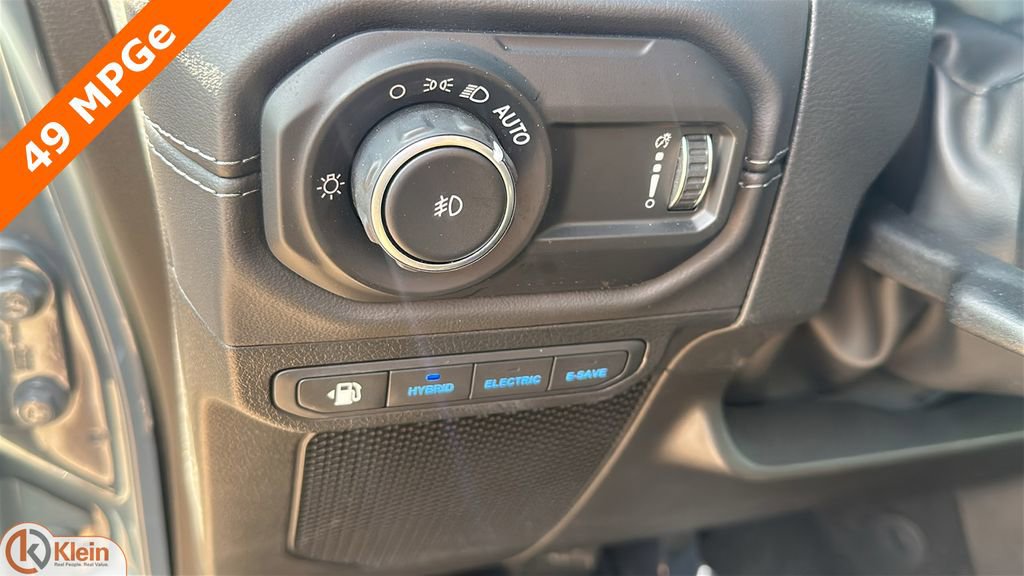 Used 2025 Jeep Wrangler Unlimited Sahara w/ Safety Group image 17